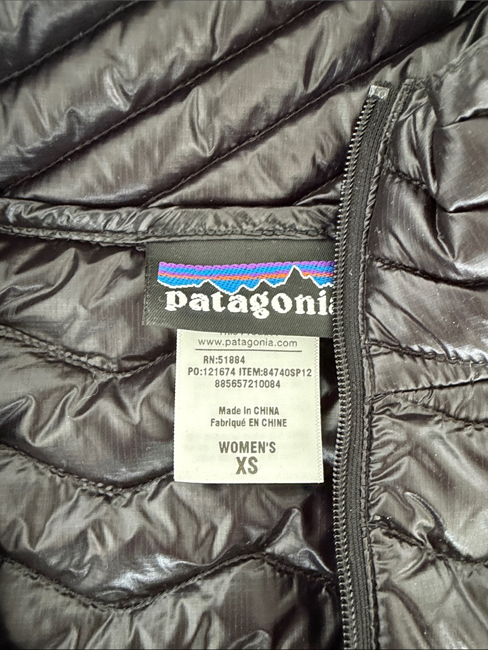 Patagonia Women's Black Quilted Shiny Jacket with Logo - Picture 2 of 3